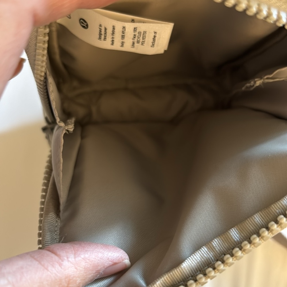 LULULEMON BEIGE CROSSBODY BAG - Picture 3 of 5